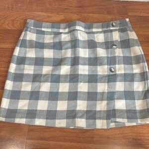 Plaid Button-Front Skirt in Gray and White